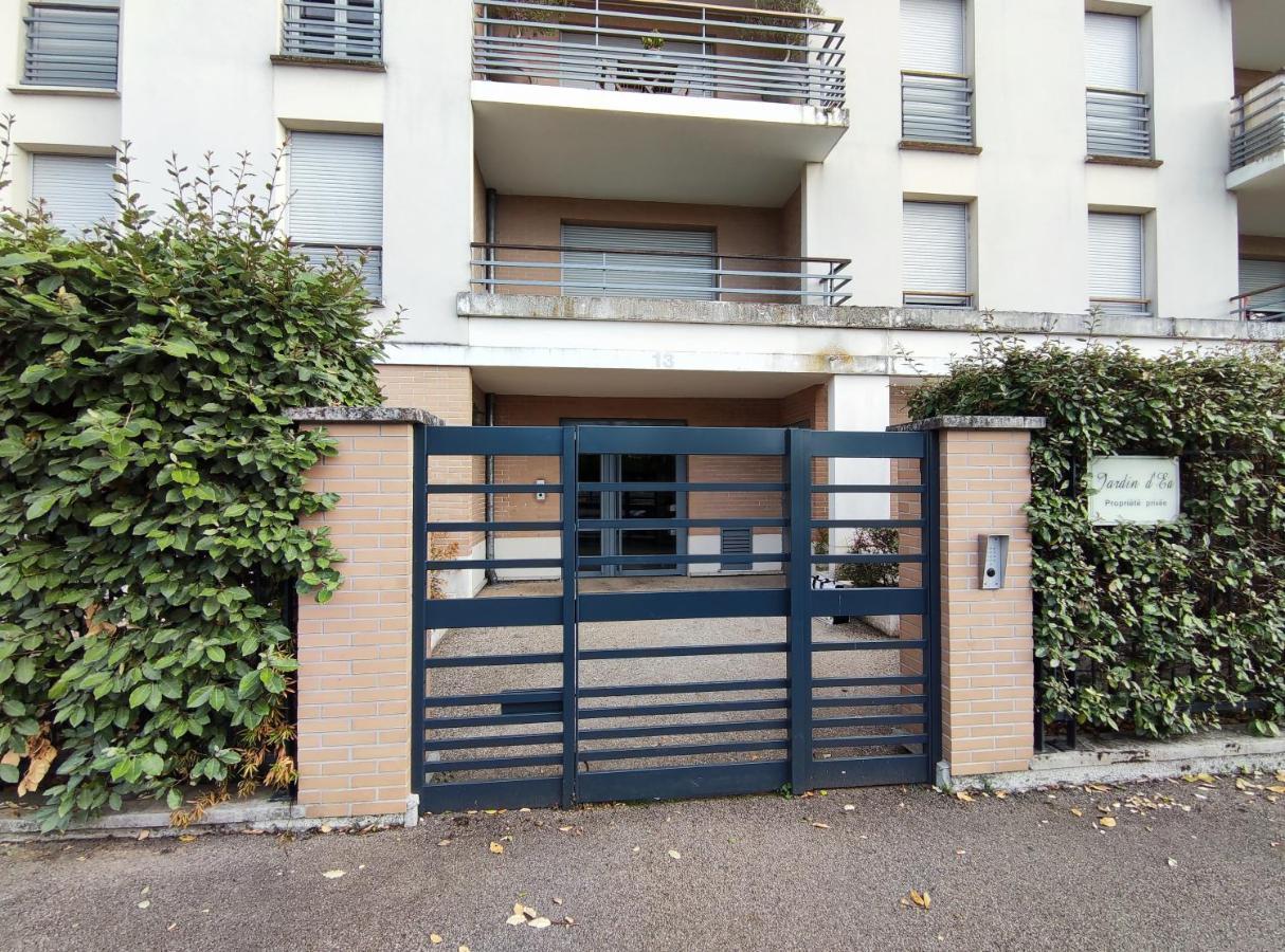 Avec Jardin Et Terrasse Pres De Paris